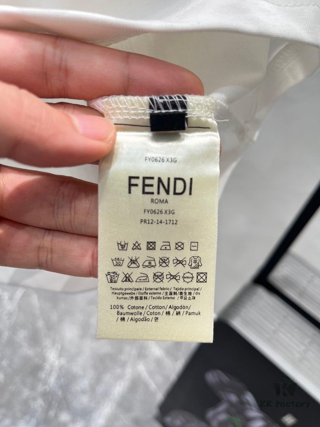 FENDI 25SS New Arrival Round Neck T-Shirt! Must-Have for Trendsetters! Custom Colorful Embroidered Logo on Chest. Classic Colors, Stylish and Fashionable. Youthful and Energetic Overall Look! Made from 280g High-Quality Cotton, Exceptionally Comfortable to Wear and Touch, with Delicate and Premium Texture.