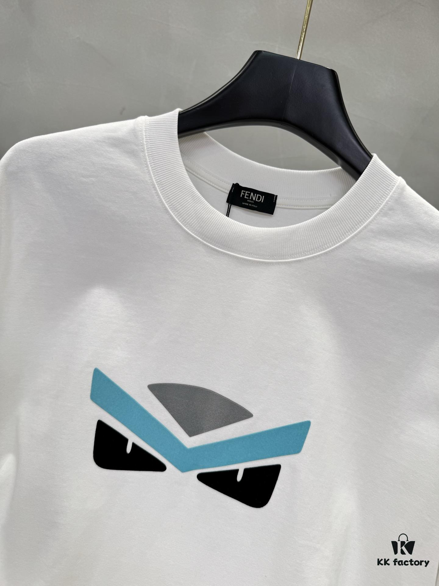 FENDI 25SS New Arrival Crew Neck T-Shirt! Must-Have for Fashion Enthusiasts! Custom 3D Rubber Brand Lettering on Chest, Classic Colorways with Stylish Appeal, Youthful and Energetic Design. Crafted from 280g High-Quality Cotton for Exceptional Comfort and Soft, Premium Touch.