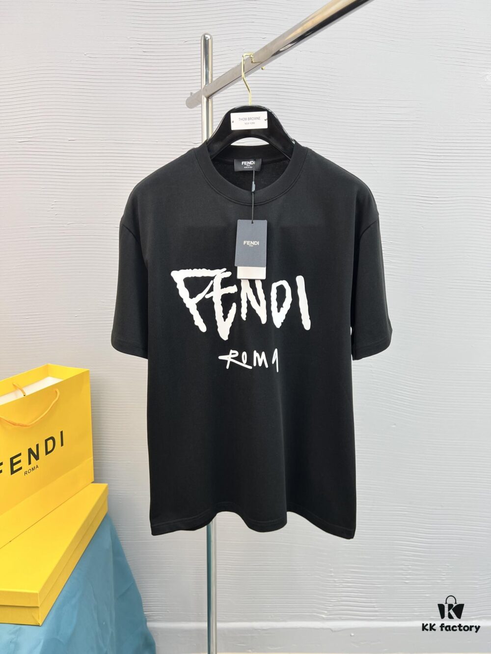 High-Quality FEND 25SS Classic Color T-Shirt New Arrival! Youthful and vibrant design, featuring the latest teddy bear series with premium-grade printing technology. Offers strong three-dimensional color transitions and is crafted from selected 280g pure cotton fabric for soft comfort. Perfectly matches jeans, chinos, or shorts, ideal for spring and summer wear.