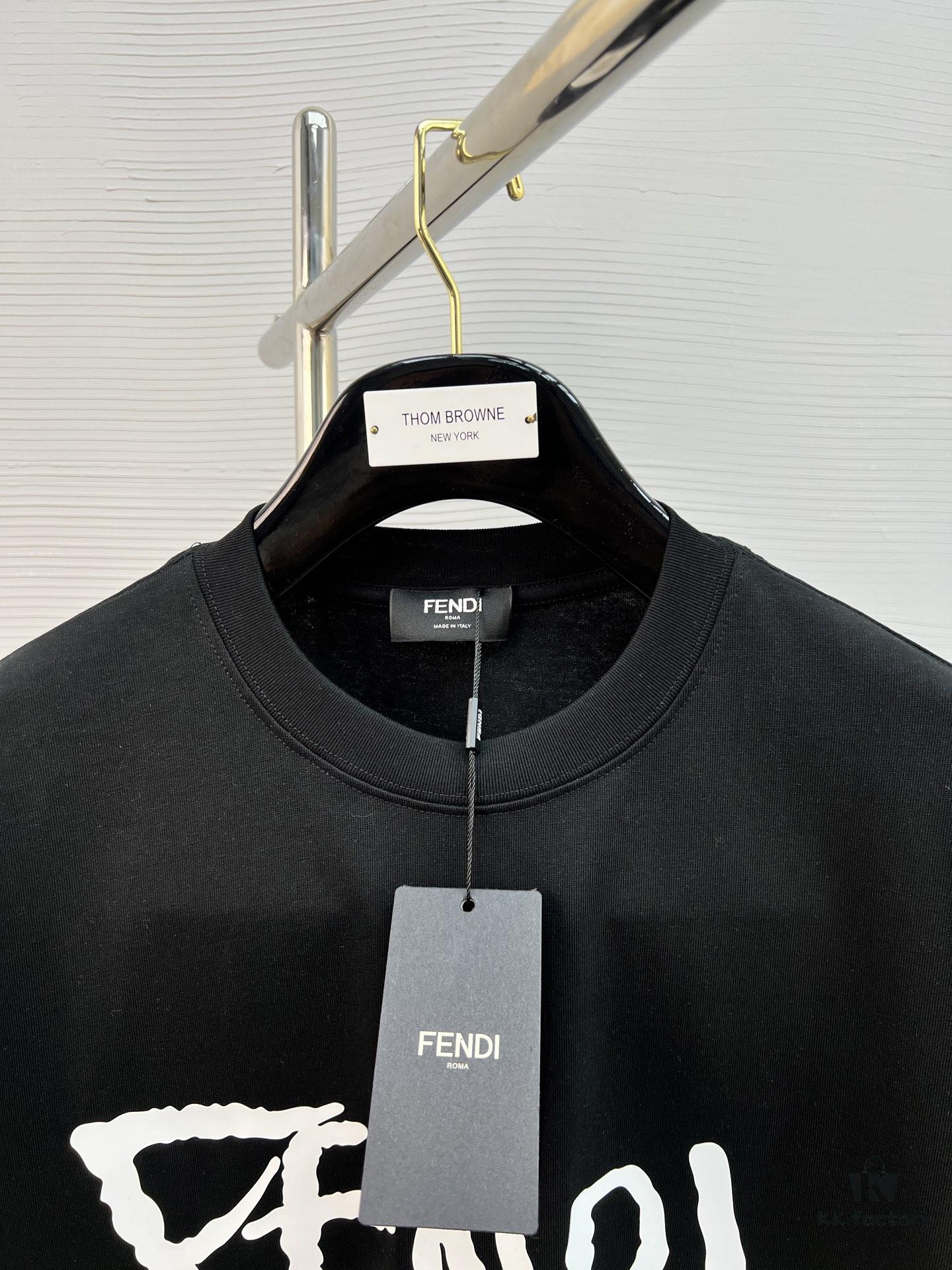 High-Quality FEND 25SS Classic Color T-Shirt New Arrival! Youthful and vibrant design, featuring the latest teddy bear series with premium-grade printing technology. Offers strong three-dimensional color transitions and is crafted from selected 280g pure cotton fabric for soft comfort. Perfectly matches jeans, chinos, or shorts, ideal for spring and summer wear.