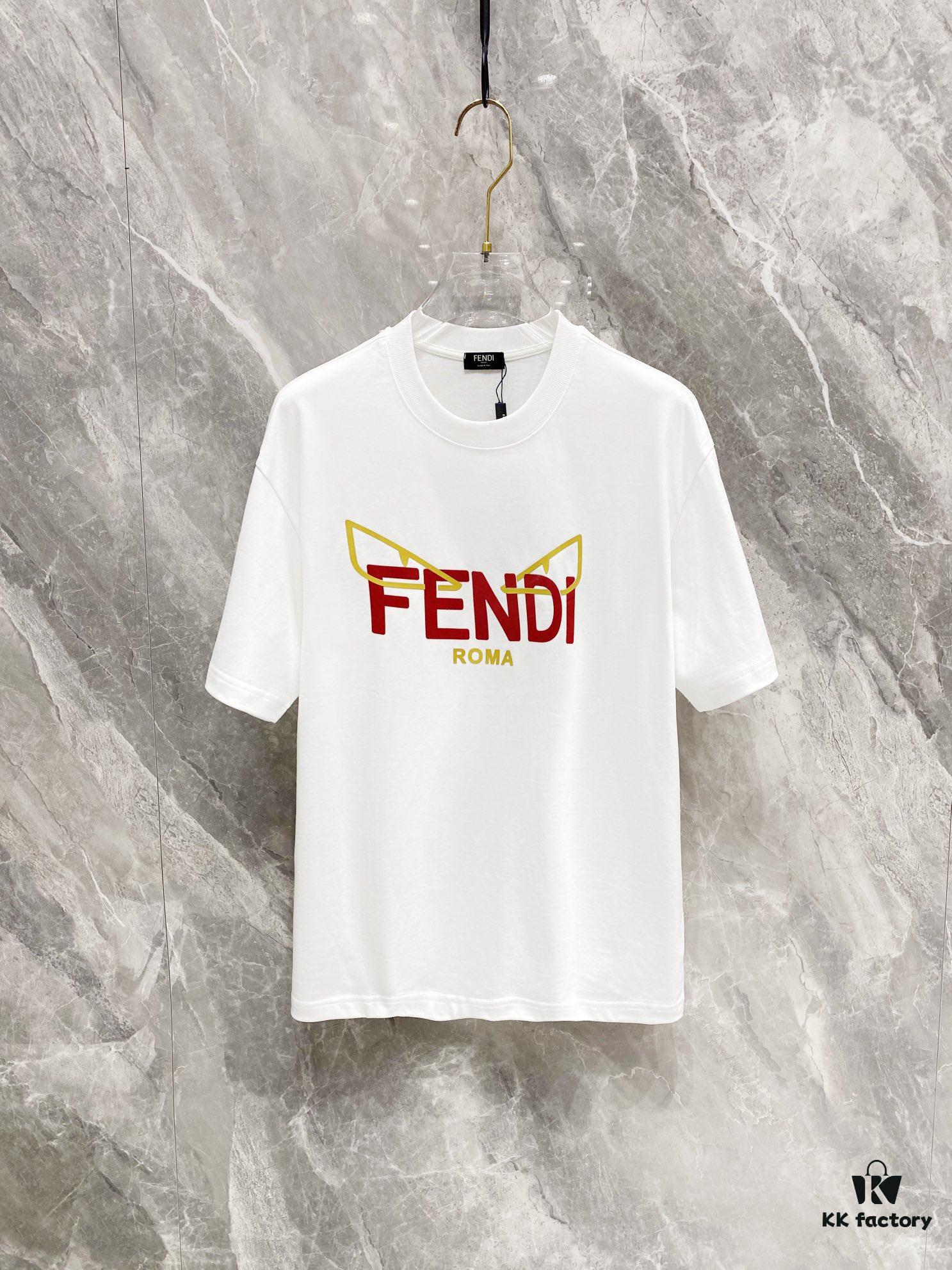 FENDI 25SS Spring Collection Classic New T-Shirt! 260g High-GSM Pure Cotton Fabric, Comfortable Wear. Minimalist Design, Stylish and Trendy. Slightly Loose Fit for a Relaxed, Casual Look, Suitable for Various Occasions. Perfect for Shopping, Gatherings, or Leisure Time, Adding a Touch of Fashion and Individuality to Your Style.
