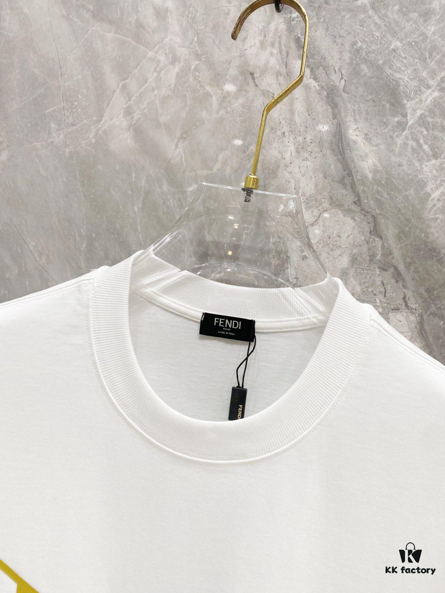 FENDI 25SS Spring Collection Classic New T-Shirt! 260g High-GSM Pure Cotton Fabric, Comfortable Wear. Minimalist Design, Stylish and Trendy. Slightly Loose Fit for a Relaxed, Casual Look, Suitable for Various Occasions. Perfect for Shopping, Gatherings, or Leisure Time, Adding a Touch of Fashion and Individuality to Your Style.