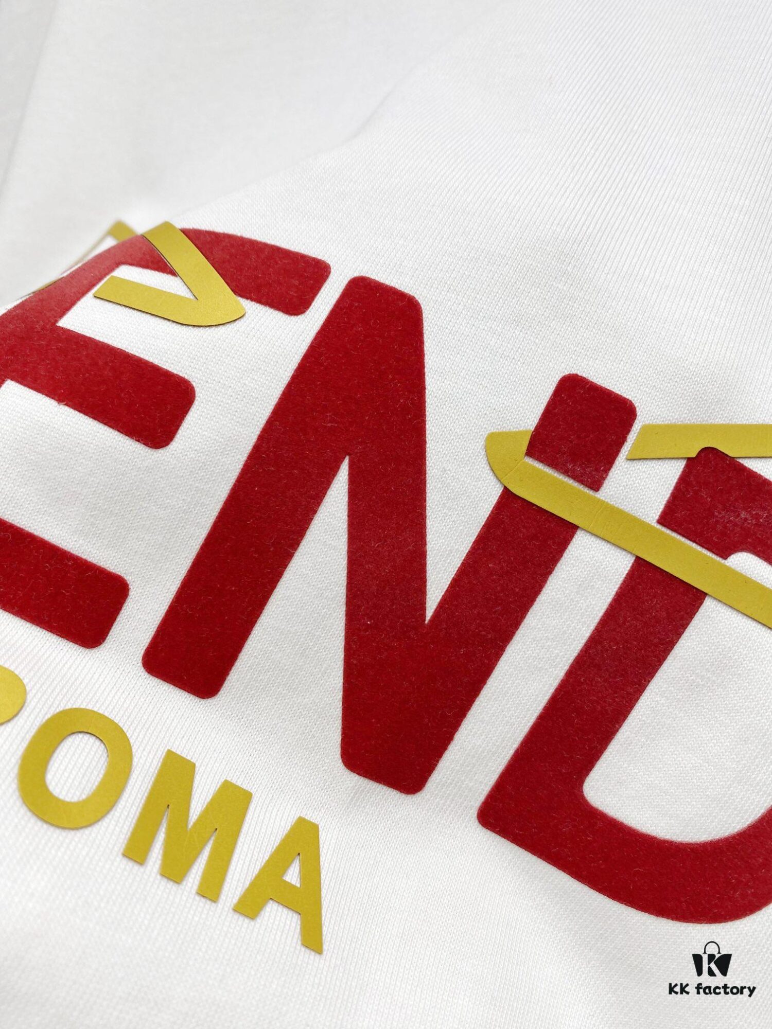 FENDI 25SS Spring Collection Classic New T-Shirt! 260g High-GSM Pure Cotton Fabric, Comfortable Wear. Minimalist Design, Stylish and Trendy. Slightly Loose Fit for a Relaxed, Casual Look, Suitable for Various Occasions. Perfect for Shopping, Gatherings, or Leisure Time, Adding a Touch of Fashion and Individuality to Your Style.