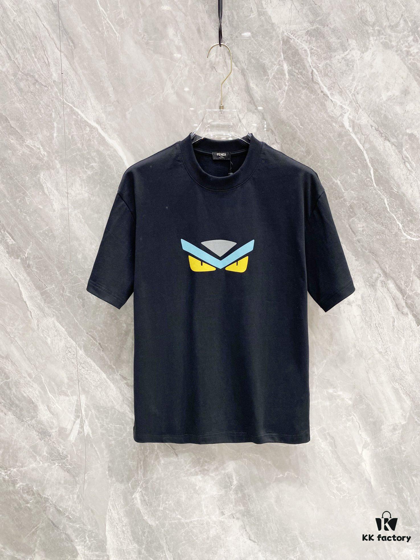 FENDI 25SS New Arrival Round Neck T-Shirt! A Must-Have for Fashion Enthusiasts! Custom 3D Rubber Logo on Chest, Classic Colorways with Stylish Appeal, Youthful and Energetic Design. Crafted from 280g High-Quality Cotton for Exceptional Comfort and Soft, Textured Handfeel.