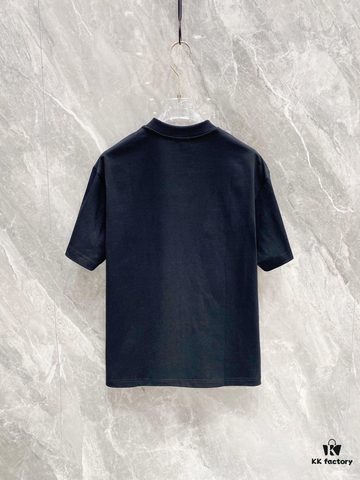 FENDI 25SS New Arrival Round Neck T-Shirt! A Must-Have for Fashion Enthusiasts! Custom 3D Rubber Logo on Chest, Classic Colorways with Stylish Appeal, Youthful and Energetic Design. Crafted from 280g High-Quality Cotton for Exceptional Comfort and Soft, Textured Handfeel.