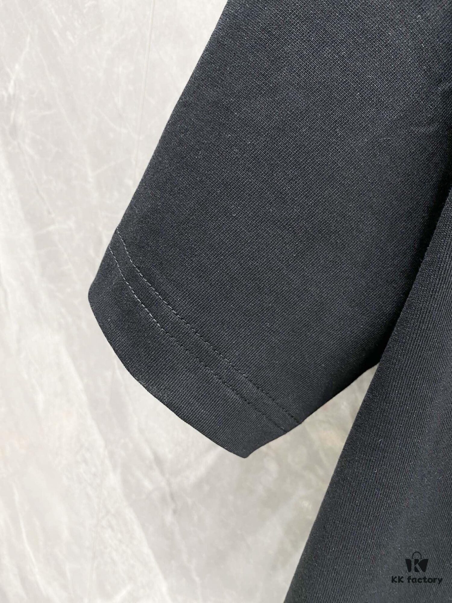 FENDI 25SS New Arrival Round Neck T-Shirt! A Must-Have for Fashion Enthusiasts! Custom 3D Rubber Logo on Chest, Classic Colorways with Stylish Appeal, Youthful and Energetic Design. Crafted from 280g High-Quality Cotton for Exceptional Comfort and Soft, Textured Handfeel.