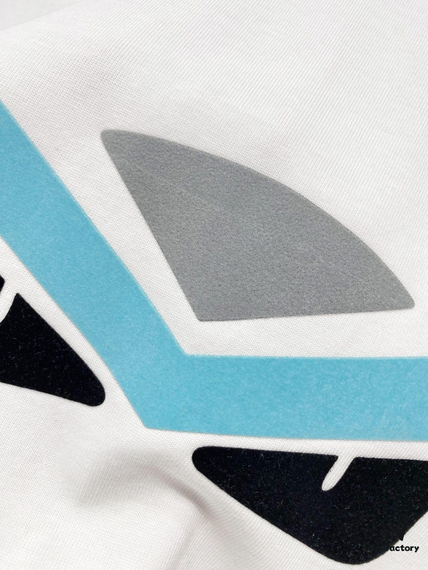 FENDI 25SS New Arrival Round Neck T-Shirt! Must-Have for Trendsetters! Custom Brand Letter Embossed Print on Chest, Classic Colors for Stylish and Modern Look, Youthful and Energetic Design. Crafted from 280g Cotton for Exceptional Comfort and Soft, Premium Hand Feel.