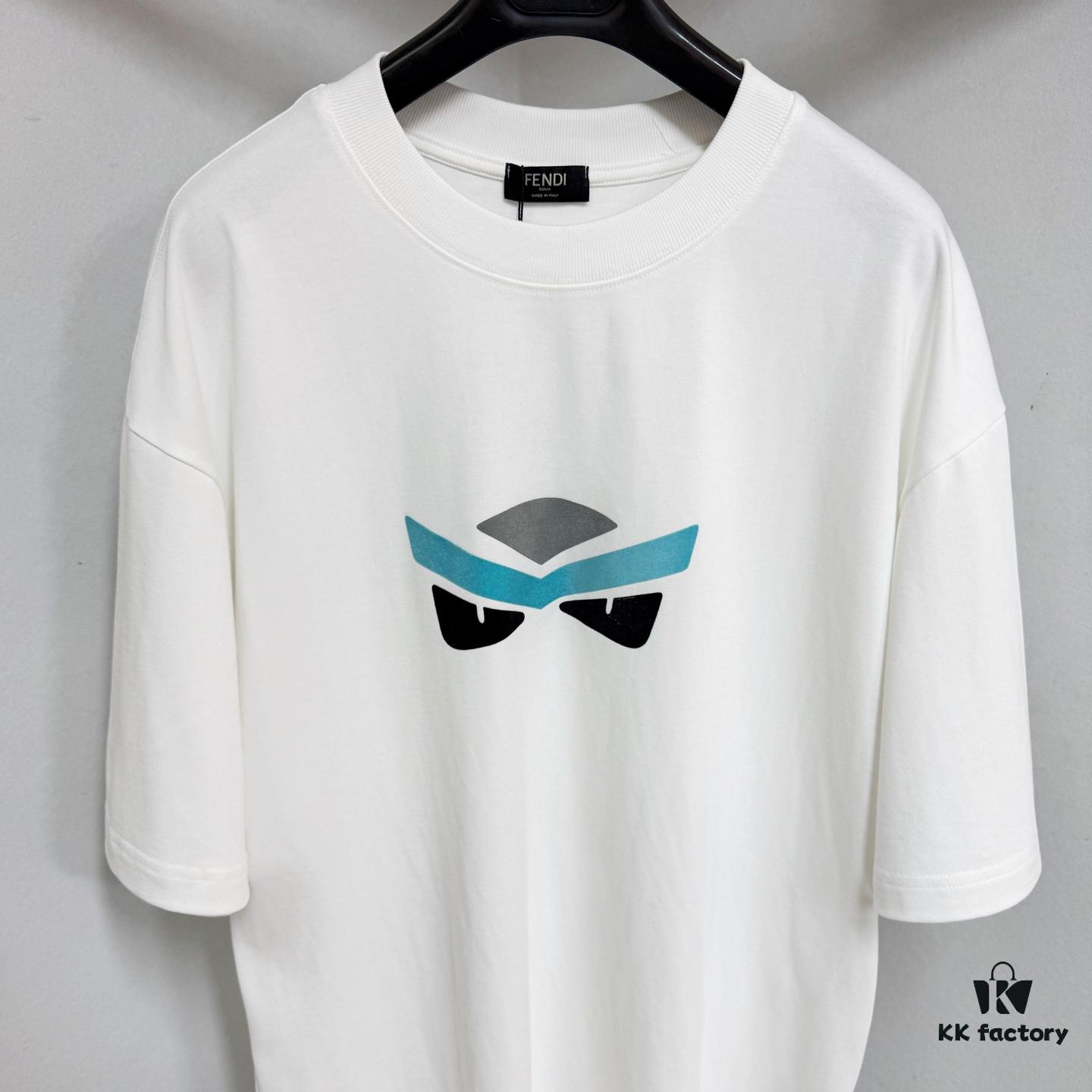 FENDI Round-Neck Short-Sleeve T-Shirt with Eye Print, Made of Pure Cotton Fabric Featuring Golden Snake-Eye Design on Front, Embellished with Logo Letter Printing, Mother-of-Pearl Buttons, Constructed with 50S Two-Ply 260g Fabric, Exquisite Detailing Between Prints Without Fraying or Overspilling