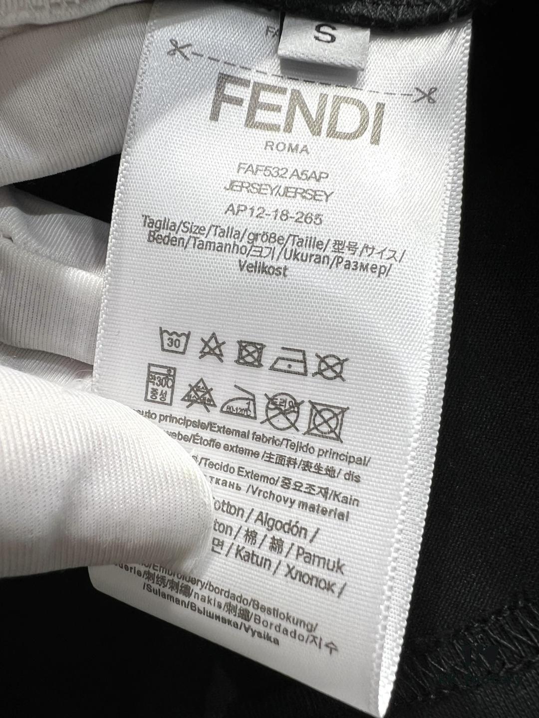 FENDI Rainbow Print Logo Short Sleeve T-Shirt