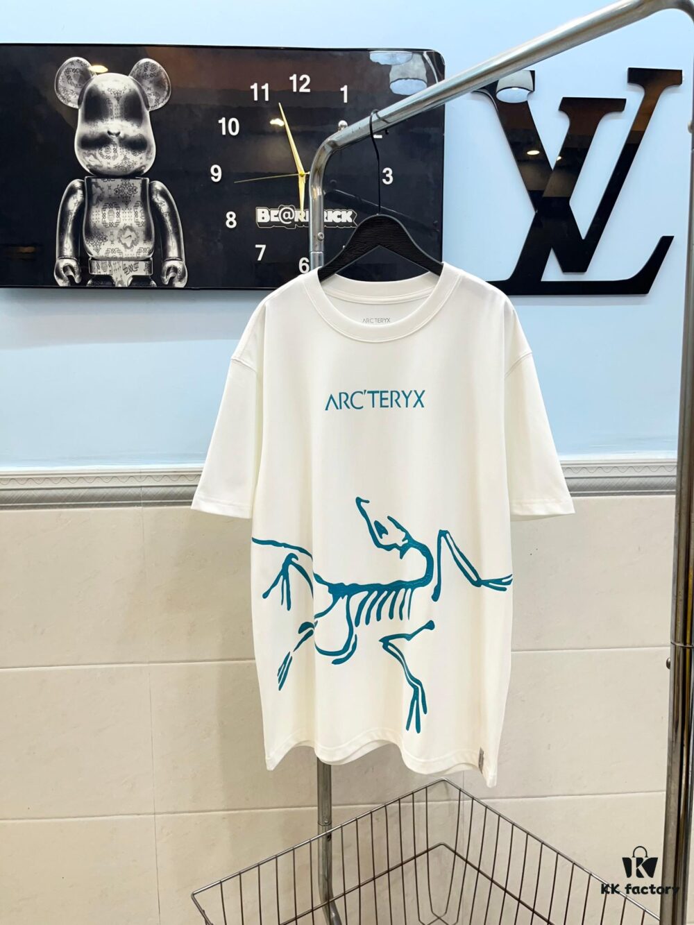 Ayc Teryx Arc'teryx 2025 FW Junior Bird Logo Premium Print Short Sleeve T-Shirt, 280g Pure Cotton Double Yarn Fabric, Soft and Comfortable Wear, Custom Rib Knit Collar Dyed in Same Dye Batch, Full Trims with Three Labels, Unisex Design, High-Version Comparable at Will