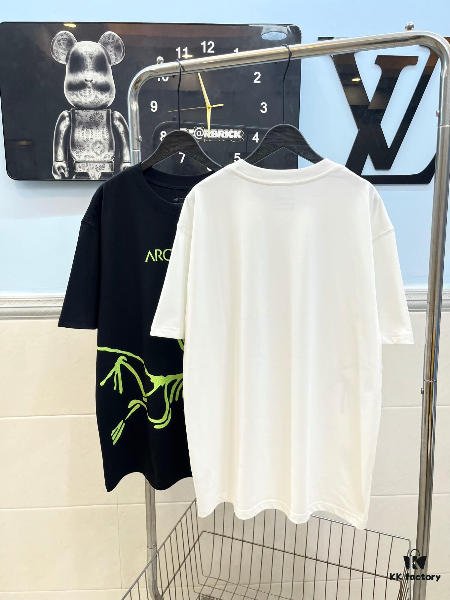 Ayc Teryx Arc'teryx 2025 FW Junior Bird Logo Premium Print Short Sleeve T-Shirt, 280g Pure Cotton Double Yarn Fabric, Soft and Comfortable Wear, Custom Rib Knit Collar Dyed in Same Dye Batch, Full Trims with Three Labels, Unisex Design, High-Version Comparable at Will