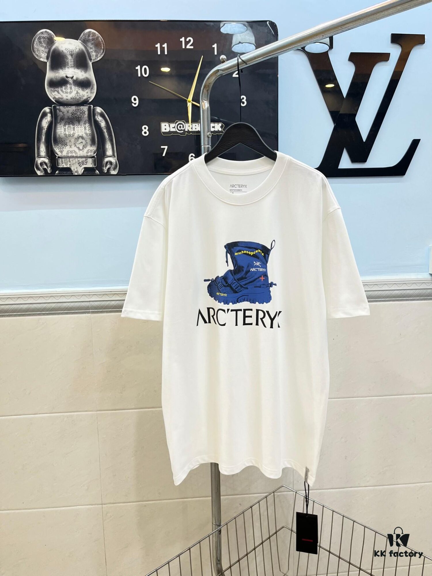 Ayc Teryx Arc'teryx 2025FW Junior Bird Logo Premium Print Short Sleeve T-Shirt, 280g Double-Yarn Pure Cotton Fabric, Soft and Comfortable Fit, Custom Rib Knit with Matching Dye, Full Triple Labels, Unisex Design, High Version for Comparison