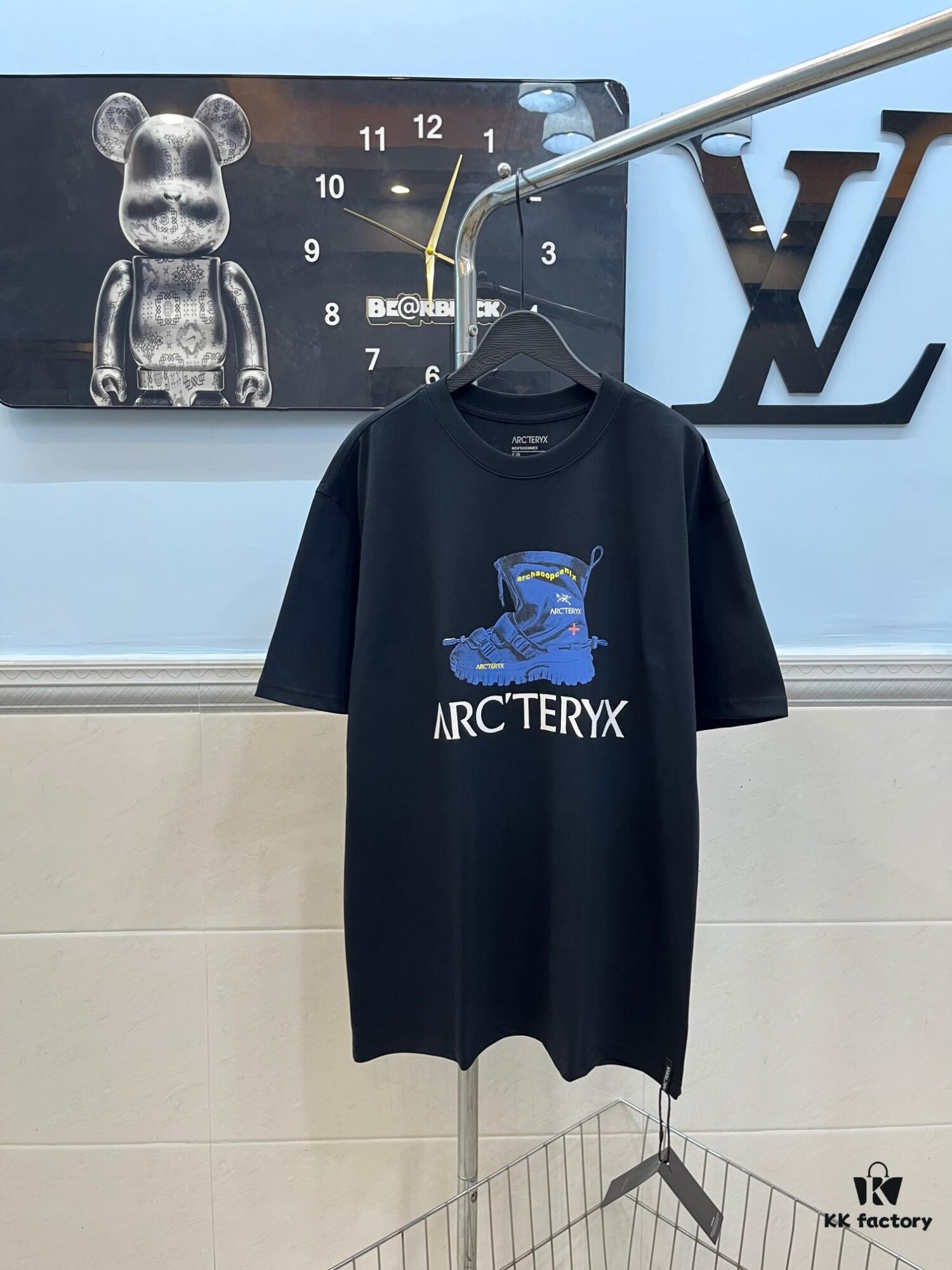 Ayc Teryx Arc'teryx 2025FW Junior Bird Logo Premium Print Short Sleeve T-Shirt, 280g Double-Yarn Pure Cotton Fabric, Soft and Comfortable Fit, Custom Rib Knit with Matching Dye, Full Triple Labels, Unisex Design, High Version for Comparison