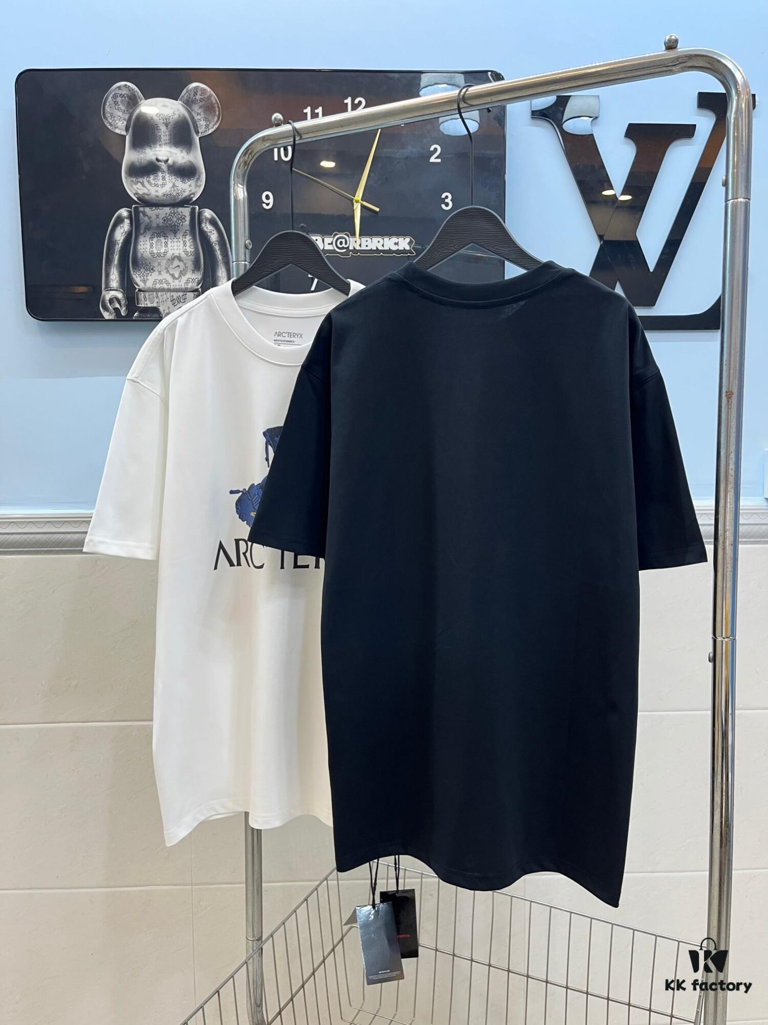 Ayc Teryx Arc'teryx 2025FW Junior Bird Logo Premium Print Short Sleeve T-Shirt, 280g Double-Yarn Pure Cotton Fabric, Soft and Comfortable Fit, Custom Rib Knit with Matching Dye, Full Triple Labels, Unisex Design, High Version for Comparison