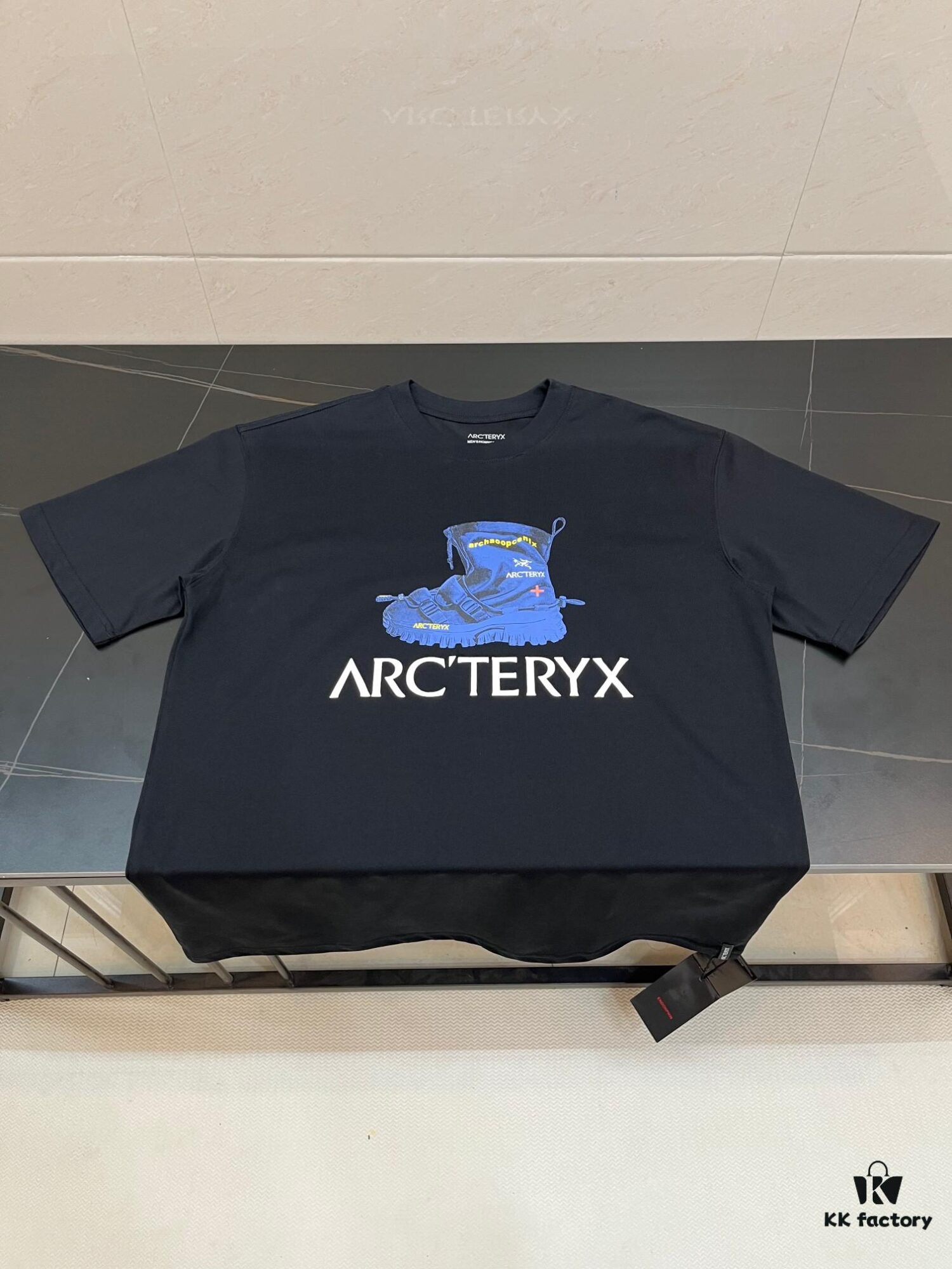 Ayc Teryx Arc'teryx 2025FW Junior Bird Logo Premium Print Short Sleeve T-Shirt, 280g Double-Yarn Pure Cotton Fabric, Soft and Comfortable Fit, Custom Rib Knit with Matching Dye, Full Triple Labels, Unisex Design, High Version for Comparison