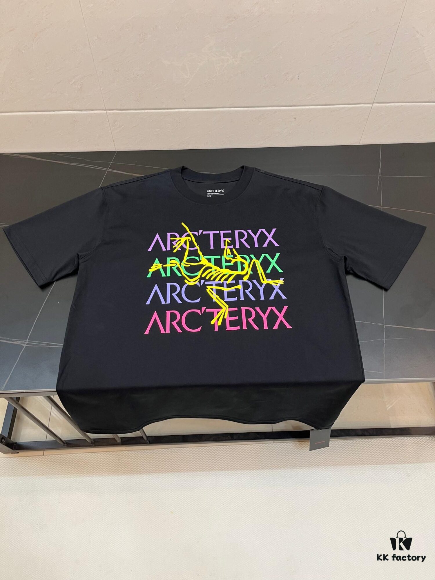 Ayc Teryx Arc'teryx 2025 FW Junior Bird Logo High-End Colorful Print Short Sleeve T-Shirt, 280g Pure Cotton Double-Yarn Fabric, Soft and Comfortable Fit, Custom Rib Knit Collar Dyed in Same Dye Batch, Complete Three Labels, Unisex Design, Premium Version for Comparison