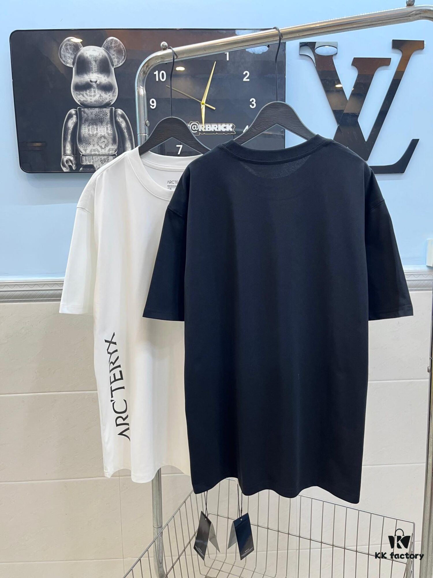 Ayc Teryx Arc'teryx 2025FW Bird Logo Premium Print Short Sleeve T-Shirt, 280g Pure Cotton Double-Yarn Fabric, Soft and Comfortable Wear, Custom Rib Knit Collar with Same-Dye Process, Full Trims, Unisex Design, High Version Comparable