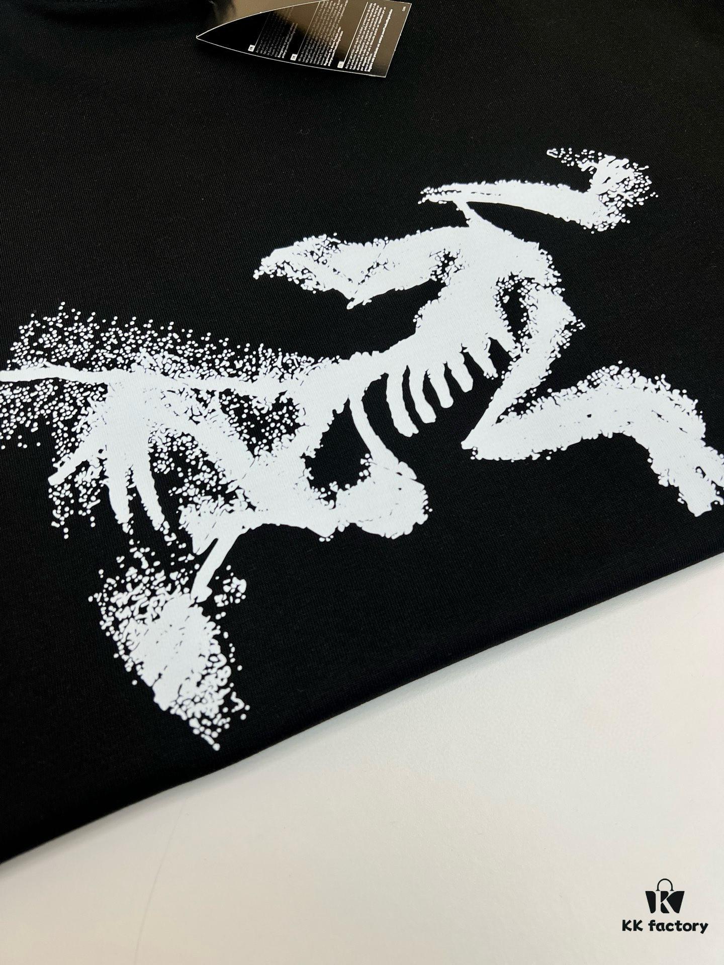 Arc'teryx High-Quality SS25 Screen-Printed T-Shirt, Premium Craftsmanship, Classic Colorway, Fresh and Energetic Youth Style, New Season Bear Series, 280g Pure Cotton Fabric, Soft and Comfortable, Perfect for Spring and Summer with Jeans, Chinos or Shorts