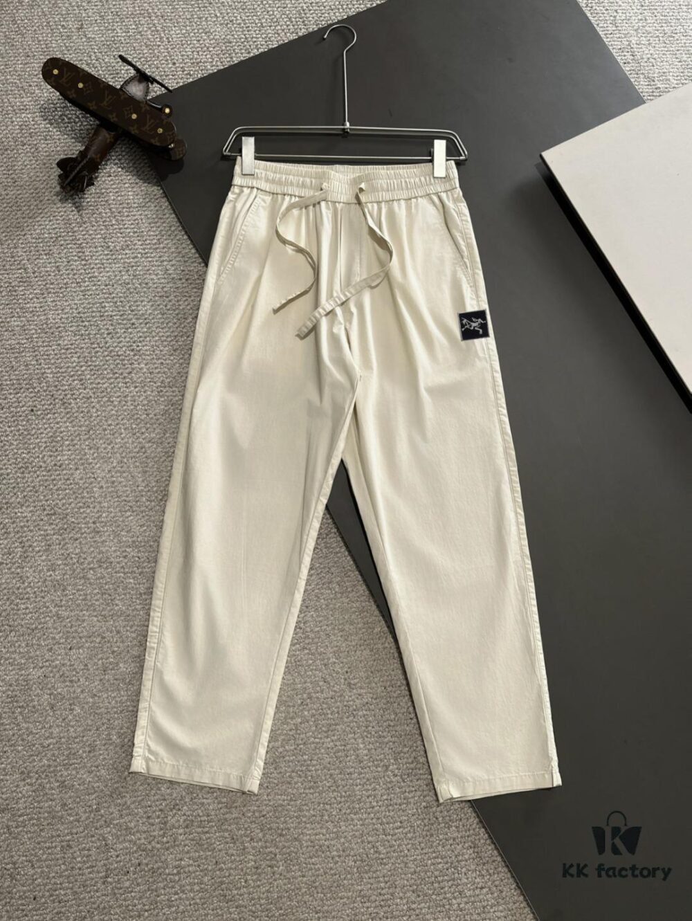 Arc'teryx 2025 Spring/Summer New Casual Elastic Waist Pants, Lightweight Custom Fabric, Breathable and Comfortable, Exquisite Details, Premium Design, Soft and Smooth Texture, Relaxed Cut with Excellent Fit