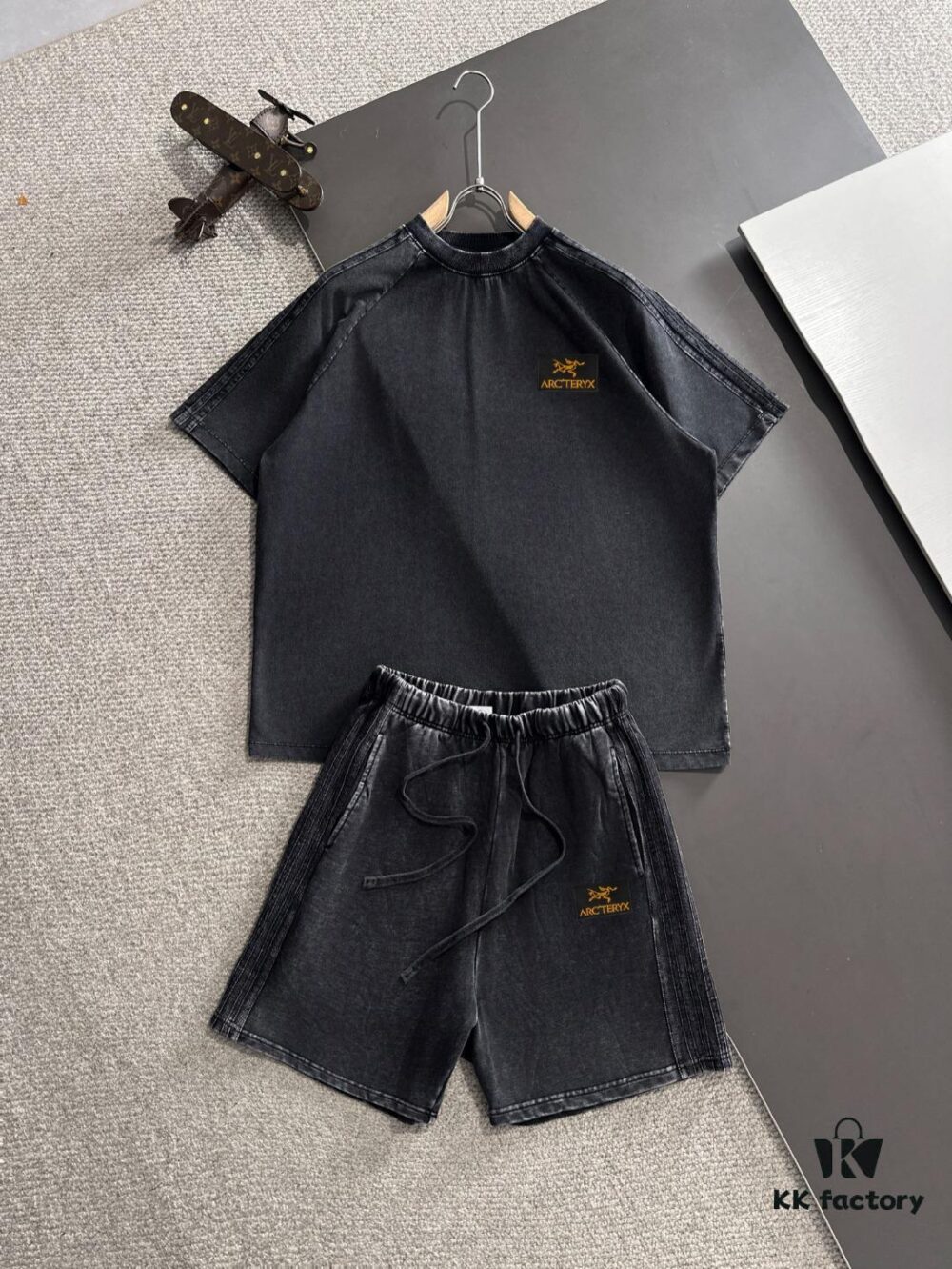 Arc'teryx High-End Custom 2025 Spring/Summer New Casual Washed Suit with Elastic Waistband, Wax-Dyed Cowhide Fabric for Breathability and Sweat Absorption