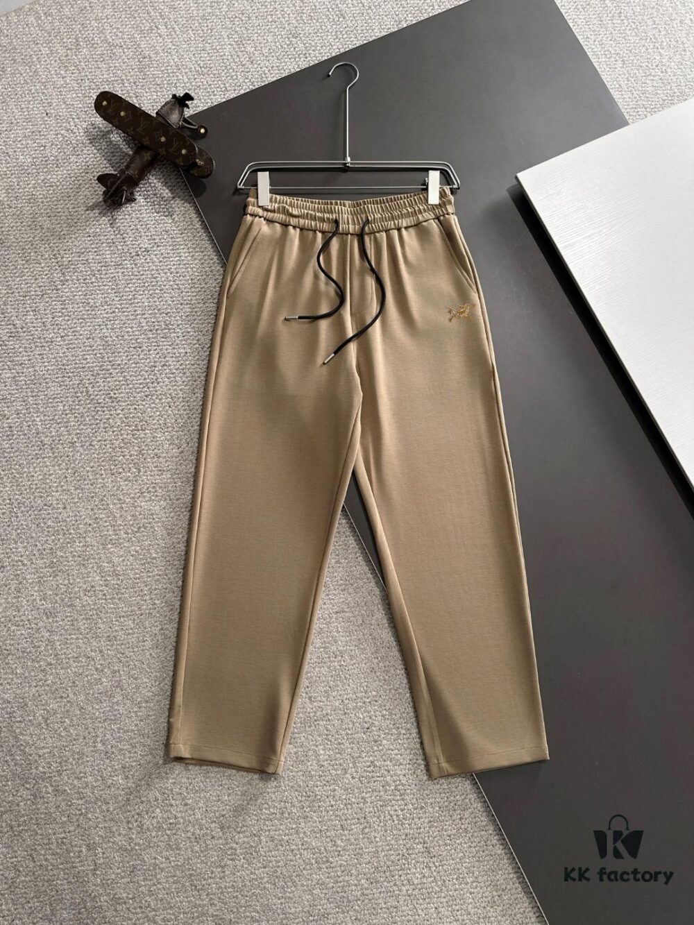 Shizhuniao 2025 Spring and Summer New Elastic Waist Casual Pants, Lightweight Cabinet Custom Fabric, Breathable and Comfortable, Exquisite Details, Brand Design Concept, High Quality, Soft and Smooth Touch