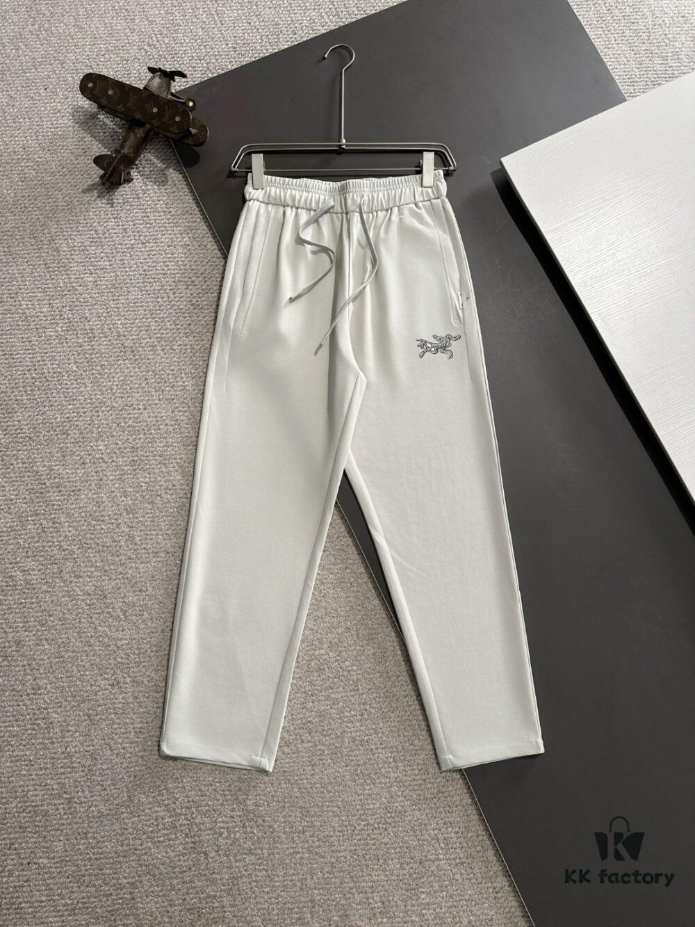 Arc'teryx 2025 Spring/Summer New Casual Elastic Waist Pants, Lightweight Custom Counter Fabric, Breathable and Comfortable, Exquisite Details, Premium Design Concept, Soft and Smooth Touch
