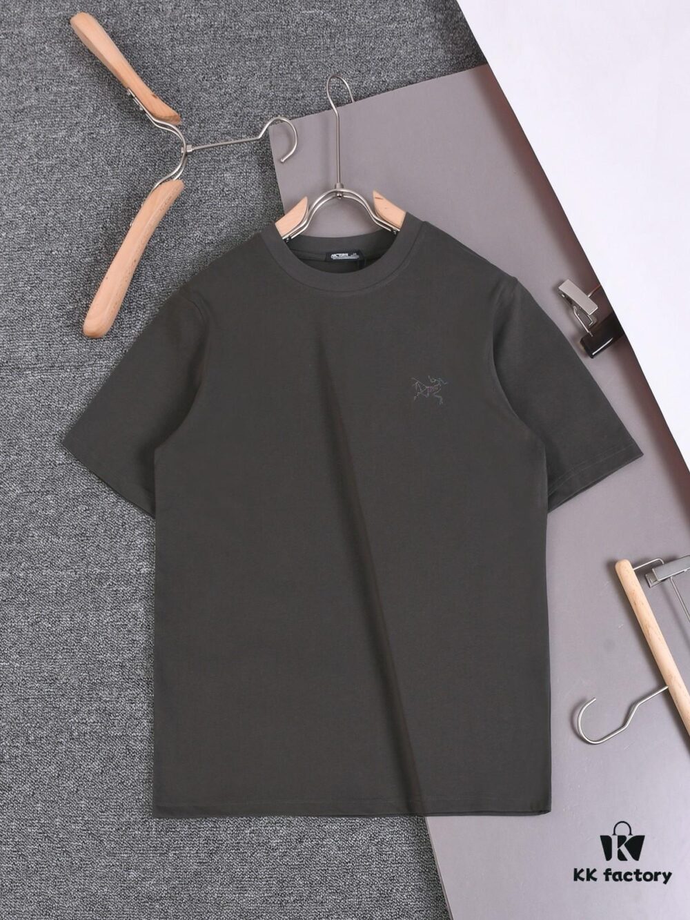 New Arrival 25S Arc'teryx Embossed Logo T-Shirt, Pre-washed Cotton Fabric, Soft and Comfortable, Unisex Loose Fit