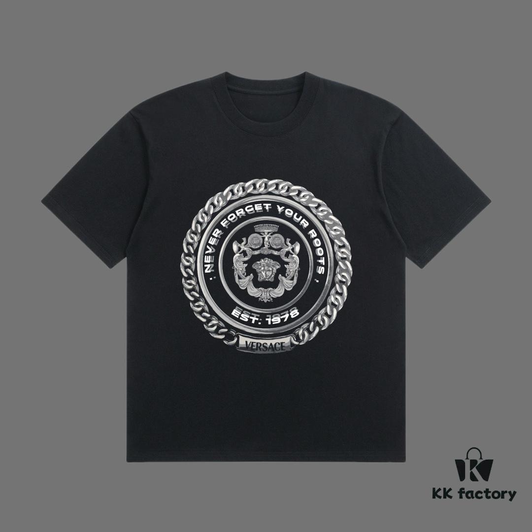 VERSACE 2025 Fall Spring/Summer Collection Metal Medusa Logo Short Sleeve T-Shirt, Premium 270G 32-Count Double-Yarn Cotton Fabric, Relaxed Fit Unisex Design