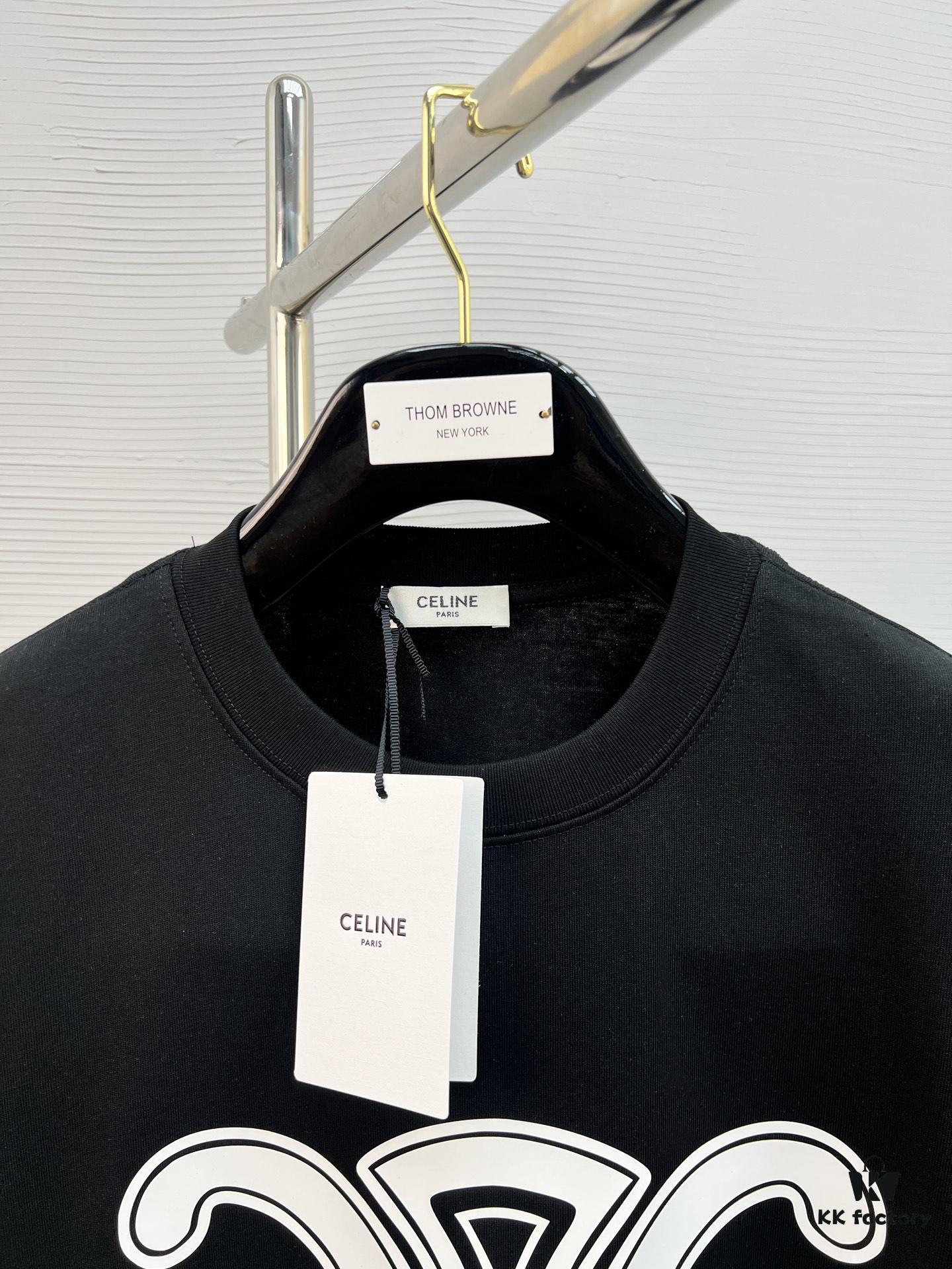 High-Quality CELINE 25SS Classic Color T-Shirt New Arrival! Featuring a youthful and vibrant design from the latest teddy bear collection, crafted with premium heat-transfer printing techniques for strong dimensional color transitions. Made from selected 280g pure cotton fabric—soft, comfortable, and perfect for spring and summer. Pairs effortlessly with jeans, chinos, or shorts, this is a must-have wardrobe staple.