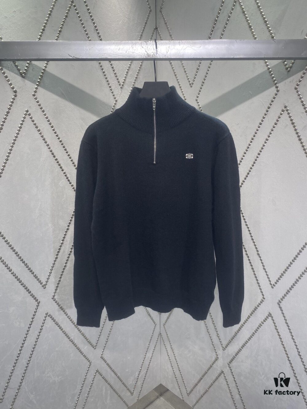 Celine 24SS Autumn-Winter New Embroidered Knitwear, Featuring Bulked Wool Blend for Soft, Comfortable Skin-Feel with Signature Triumph Arch Embroidery on Front Chest, Half-Zip Design Exudes Refined Dynamism and Effortless Elegance, Perfect for Relaxed, Comfortable Layering – Unisex Style