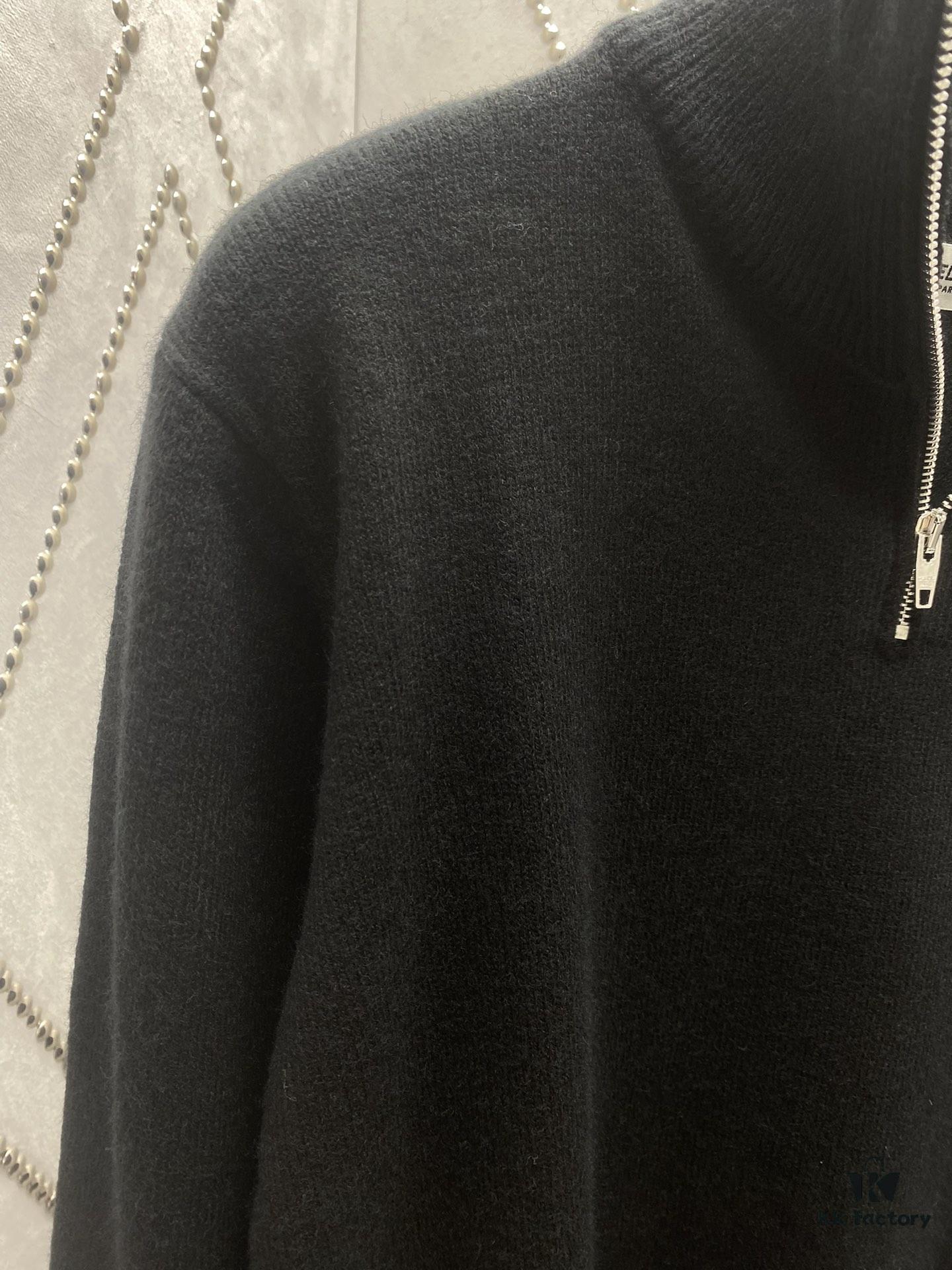 Celine 24SS Autumn-Winter New Embroidered Knitwear, Featuring Bulked Wool Blend for Soft, Comfortable Skin-Feel with Signature Triumph Arch Embroidery on Front Chest, Half-Zip Design Exudes Refined Dynamism and Effortless Elegance, Perfect for Relaxed, Comfortable Layering – Unisex Style