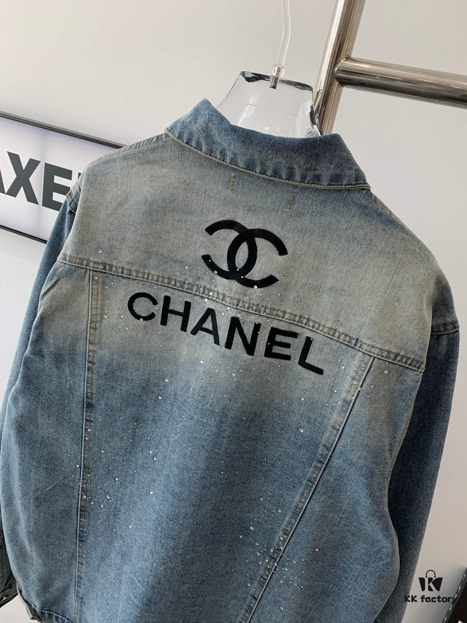 New CHANEL-Inspired FW Star-Studded Rhinestone Embroidered Distressed Denim Jacket for Men and Women