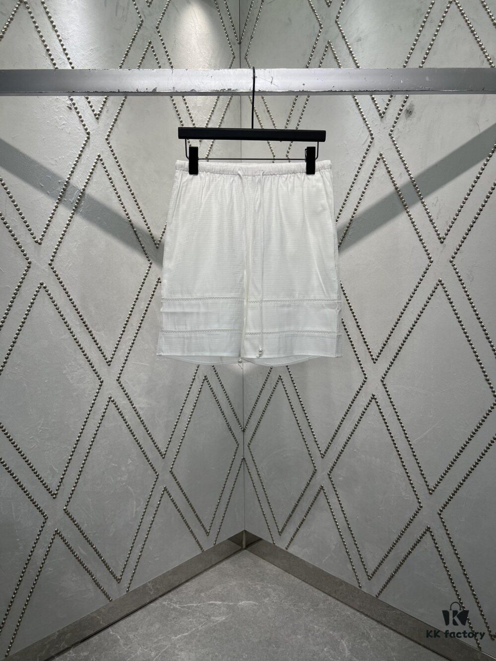 Chanel 25SS New Arrival Bermuda Shorts in Silk and Cotton Jacquard Solid Color with Openwork and Drawstring Casual Design