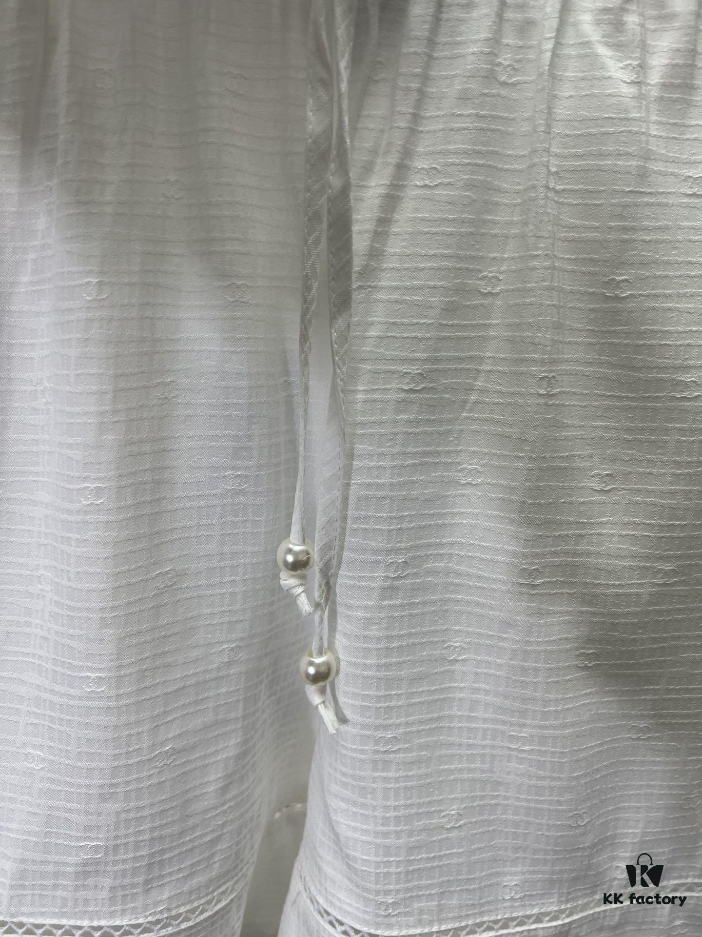 Chanel 25SS New Arrival Bermuda Shorts in Silk and Cotton Jacquard Solid Color with Openwork and Drawstring Casual Design