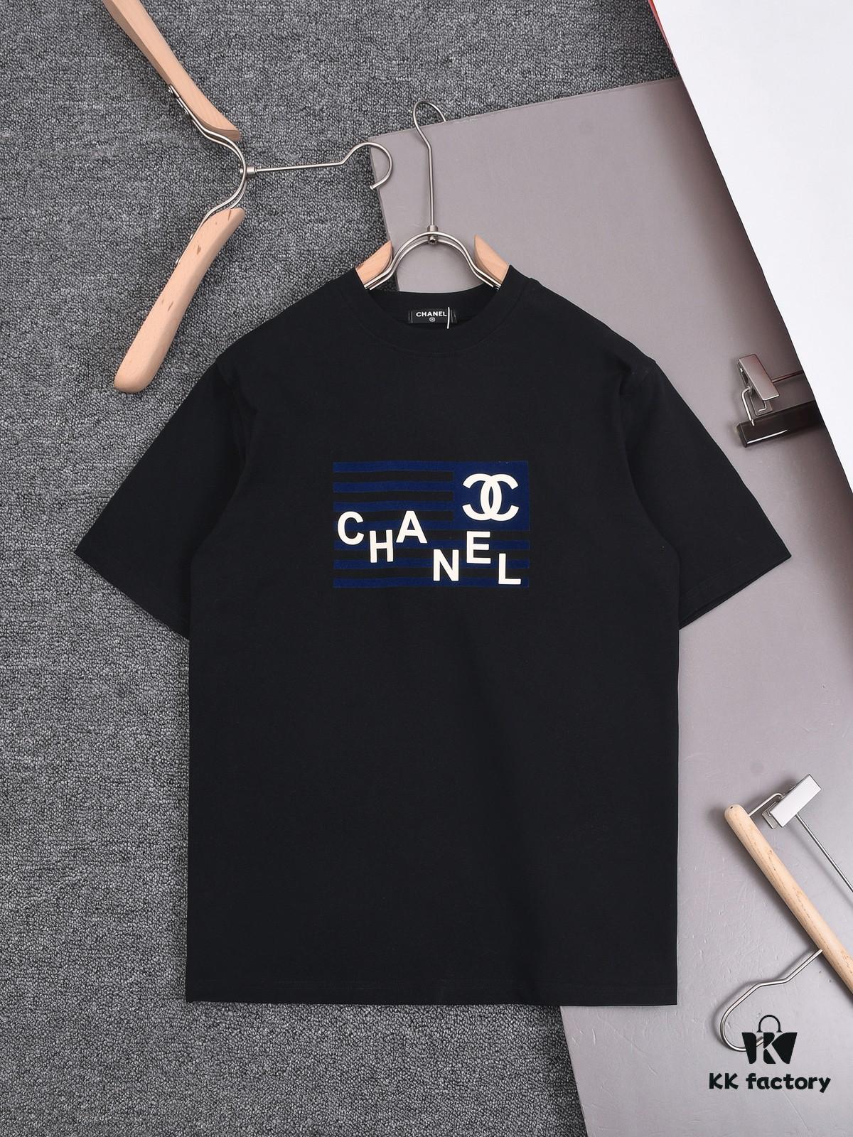 New Arrival 25S Chanel Flocked Pressure Gel T-Shirt, Pre-washed Cotton Fabric, Unisex Loose Fit, Soft and Skin-friendly