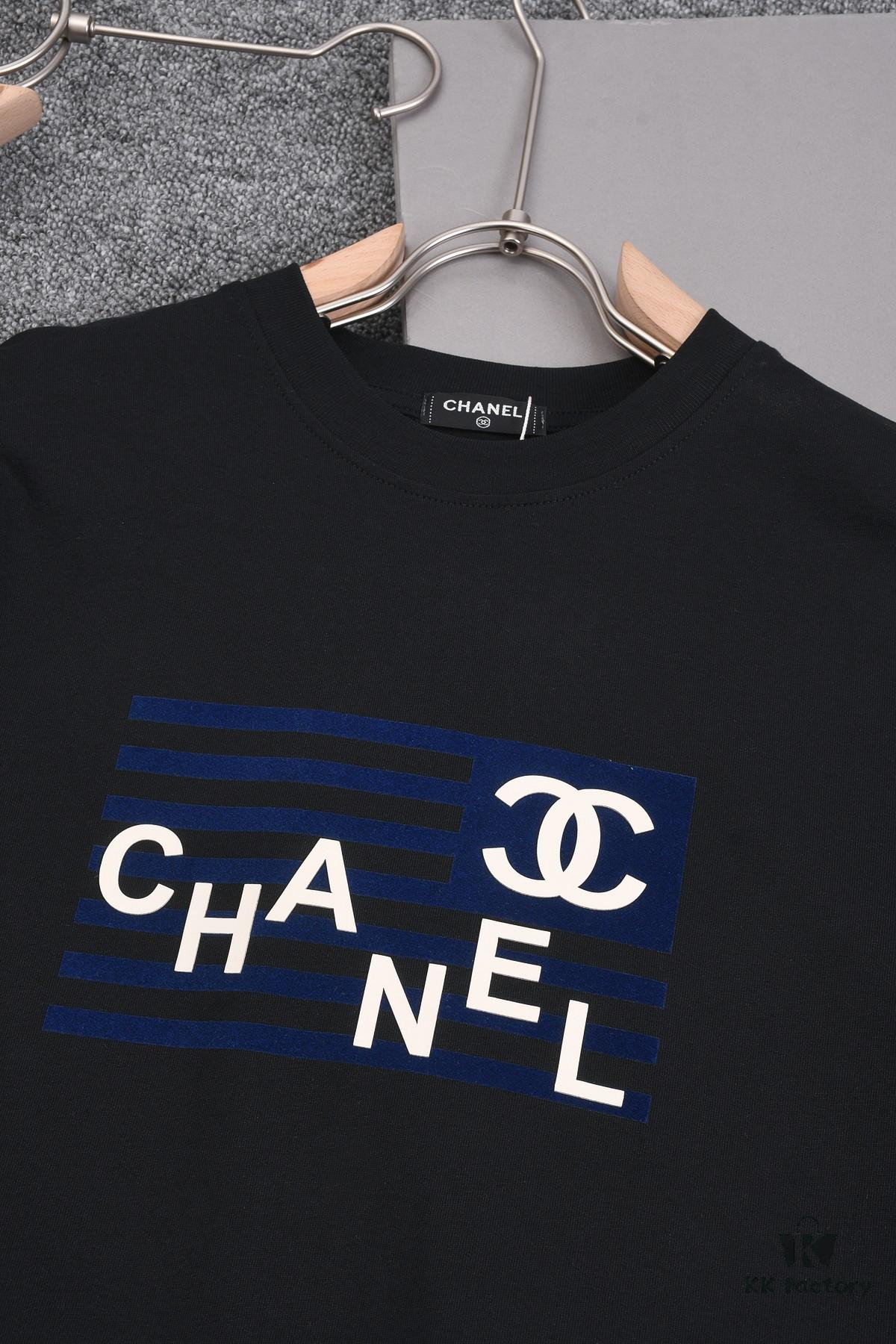 New Arrival 25S Chanel Flocked Pressure Gel T-Shirt, Pre-washed Cotton Fabric, Unisex Loose Fit, Soft and Skin-friendly