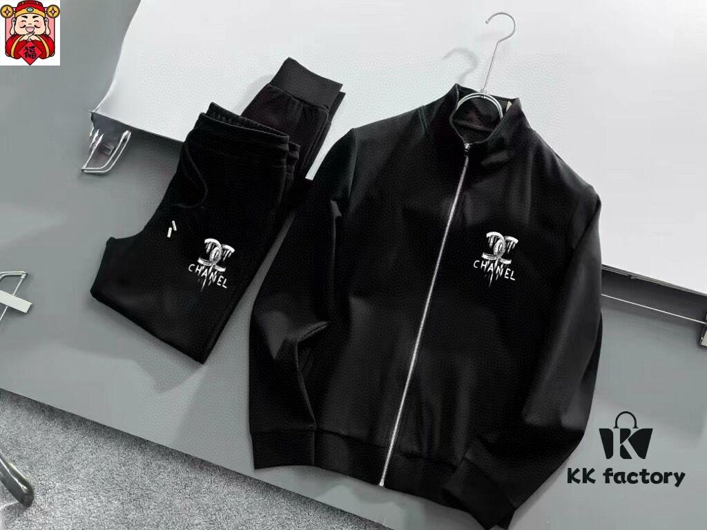 CHANEL (Perfect for Plus-Size) Hot-Selling 2025 New Arrival Cardigan Sweatshirt Set, Authentic Original Version, 100% Premium Natural Roman Cotton, Comfortable Fit, Elegant and Refined with Genuine Hardware