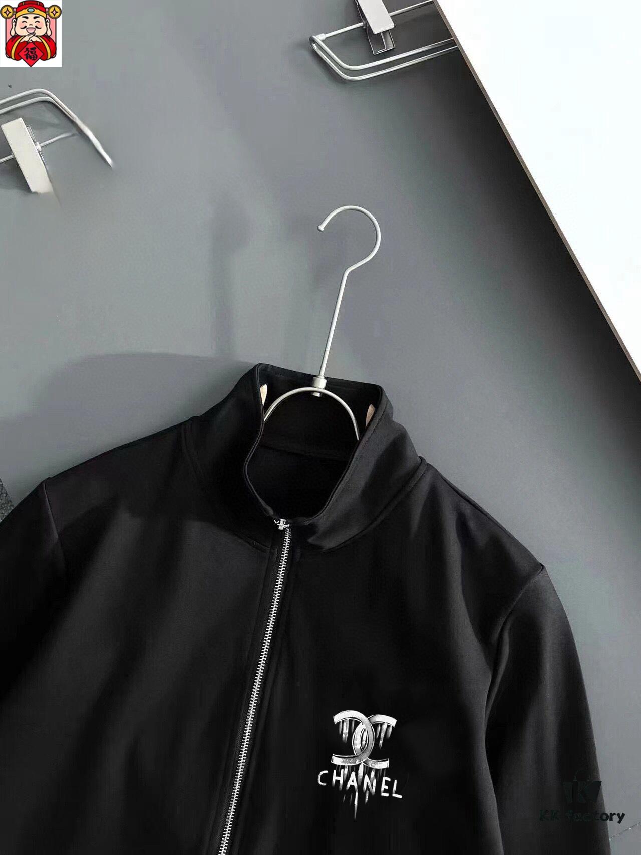 CHANEL (Perfect for Plus-Size) Hot-Selling 2025 New Arrival Cardigan Sweatshirt Set, Authentic Original Version, 100% Premium Natural Roman Cotton, Comfortable Fit, Elegant and Refined with Genuine Hardware