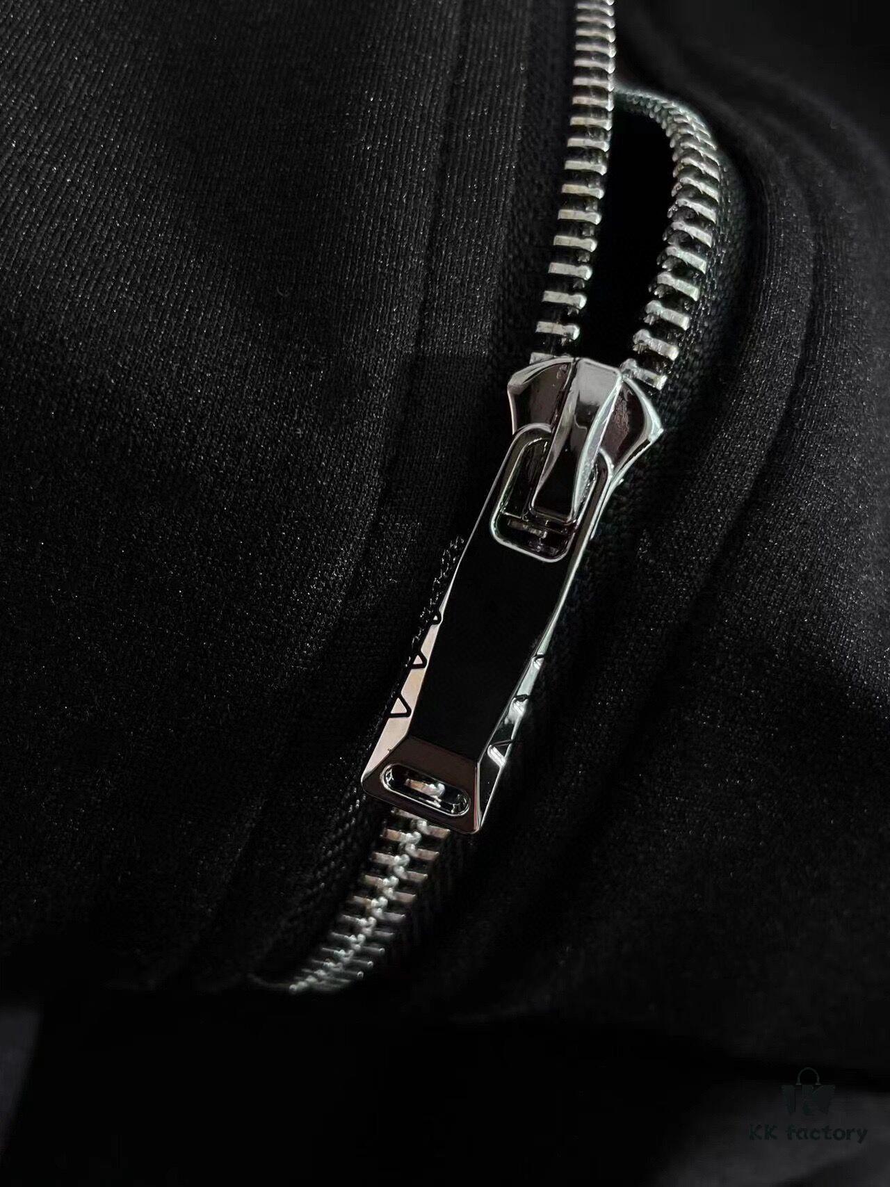 CHANEL (Perfect for Plus-Size) Hot-Selling 2025 New Arrival Cardigan Sweatshirt Set, Authentic Original Version, 100% Premium Natural Roman Cotton, Comfortable Fit, Elegant and Refined with Genuine Hardware