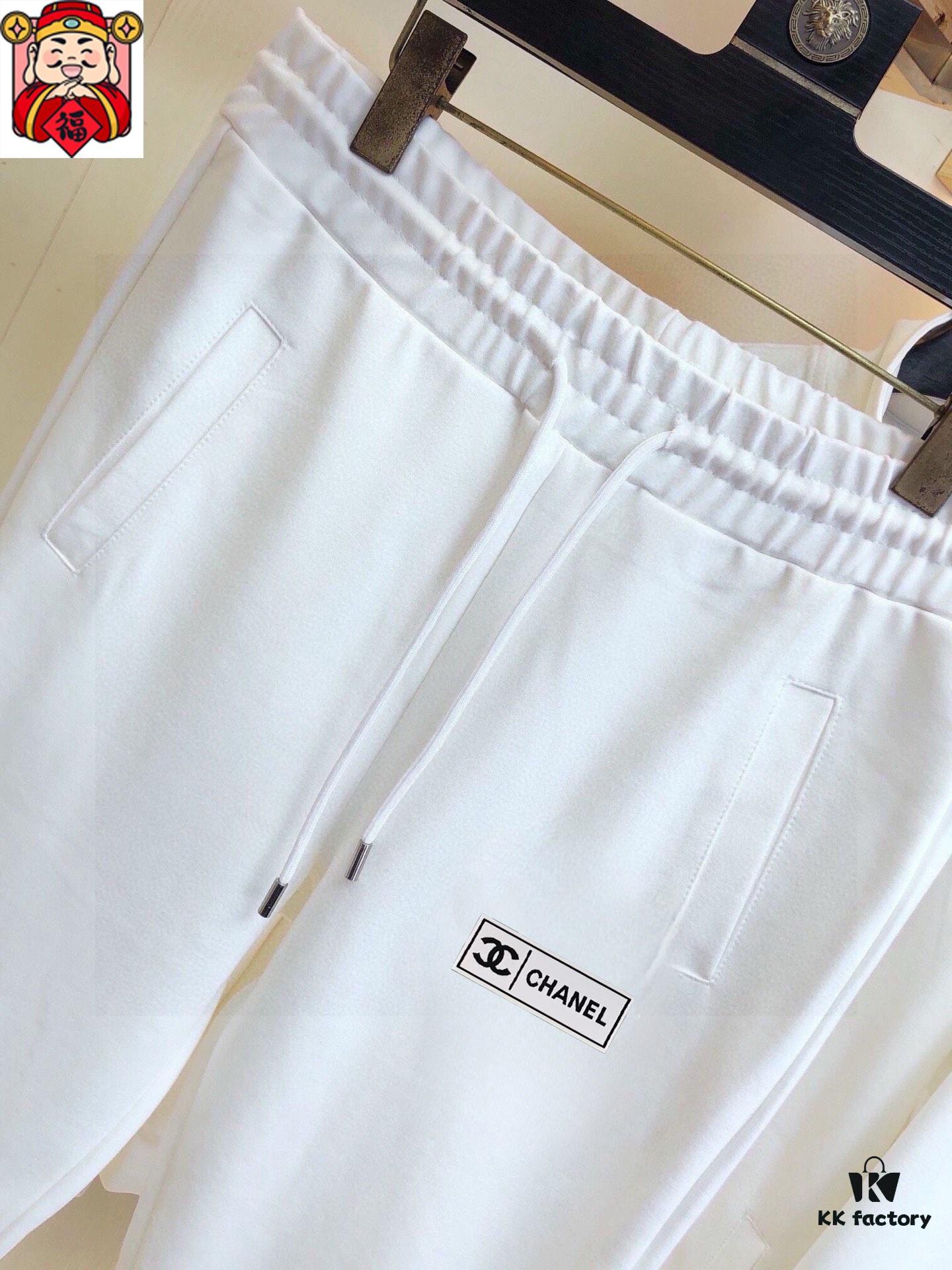 CHANEL (Blessing for Curvy Figures) Hot-selling Knit Cardigan and Sweatshirt Set, Official Website Original Version, 2025 New Arrival Premium Collection, Made with 100% Natural High-Quality Roman Cotton, Exquisitely Crafted by Top Designers for a Perfect, Comfortable Fit, Luxurious and Elegant, Authentic Hardware from the Manufacturer, Store Size: M to 5XL (Fits up to 220 lbs)