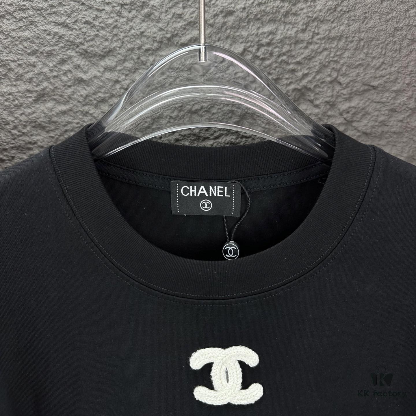 Chanel 2025 New Arrival Patch Embroidery Logo Couple T-Shirt
