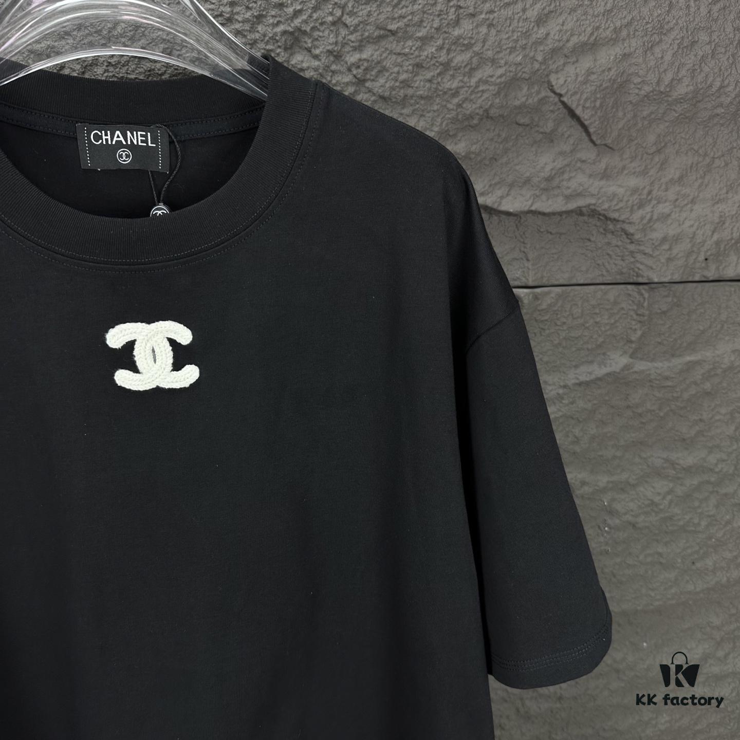 Chanel 2025 New Arrival Patch Embroidery Logo Couple T-Shirt