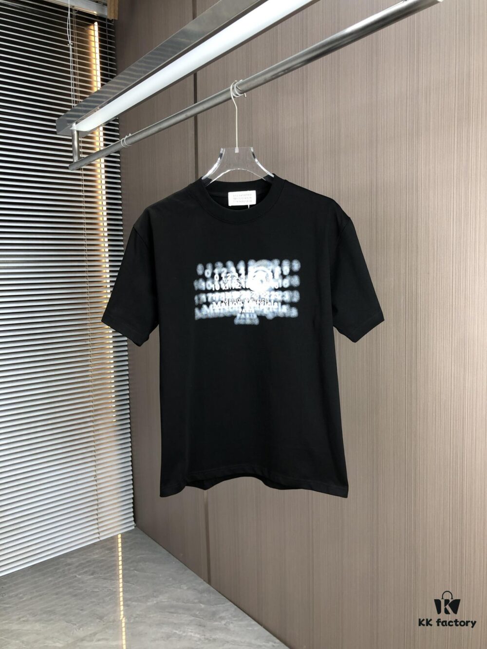 MM6 Maison Margiela 2025 Spring/Summer New Arrival Round Neck Short Sleeve T-Shirt with Dot Print and Debossed Lettering Craftsmanship, Made from 320g Double-Yarn Combed Cotton Fabric, Slightly Loose Fit, Soft and Substantial Fabric Texture, Unisex Design