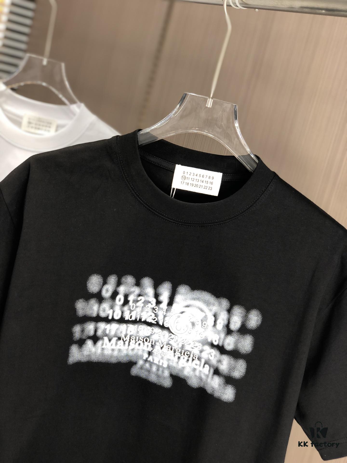 MM6 Maison Margiela 2025 Spring/Summer New Arrival Round Neck Short Sleeve T-Shirt with Dot Print and Debossed Lettering Craftsmanship, Made from 320g Double-Yarn Combed Cotton Fabric, Slightly Loose Fit, Soft and Substantial Fabric Texture, Unisex Design