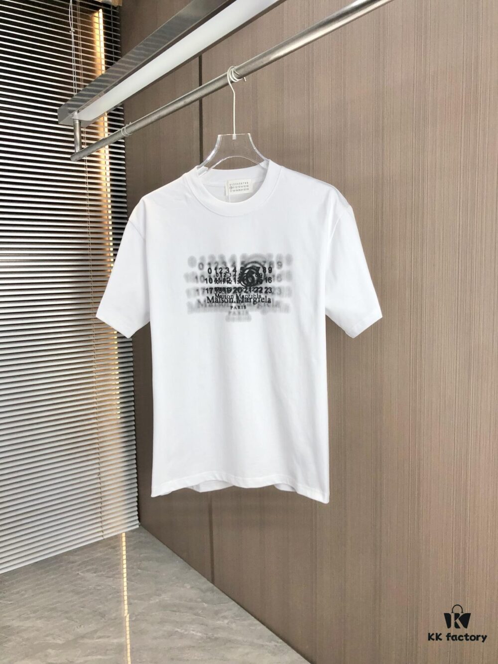 MM6 Maison Margiela 2025 Spring/Summer New Arrival Round Neck Short Sleeve T-Shirt with Dot Print and Debossed Lettering Craftsmanship, Premium 320g Double-Yarn Combed Cotton Fabric, Slightly Loose Unisex Fit