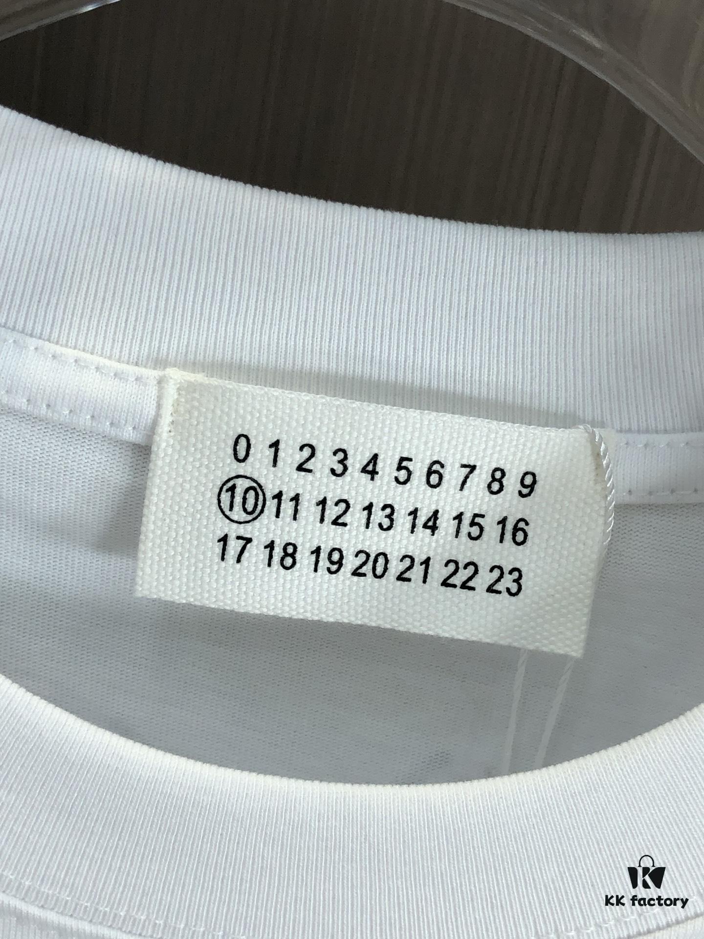 MM6 Maison Margiela 2025 Spring/Summer New Arrival Round Neck Short Sleeve T-Shirt with Dot Print and Debossed Lettering Craftsmanship, Premium 320g Double-Yarn Combed Cotton Fabric, Slightly Loose Unisex Fit