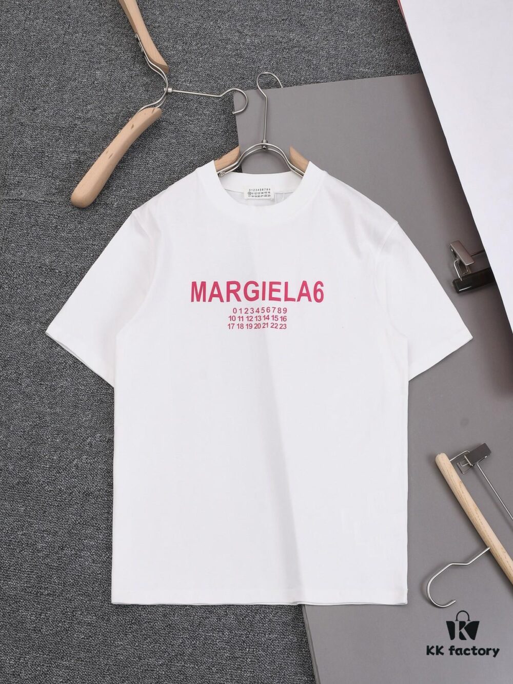 New Arrival 25S Maison Margiela Classic Flocked Letter T-Shirt, Garment-Washed Cotton Fabric, Unisex Loose Fit