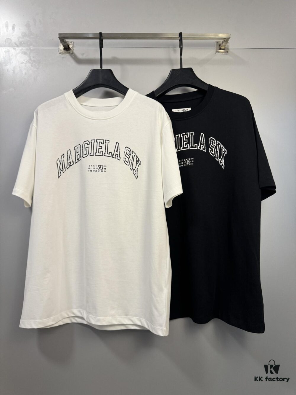 High-End Maison Margiela 2025 Limited Edition Snake Year Cracked Letter Number Short Sleeve T-Shirt