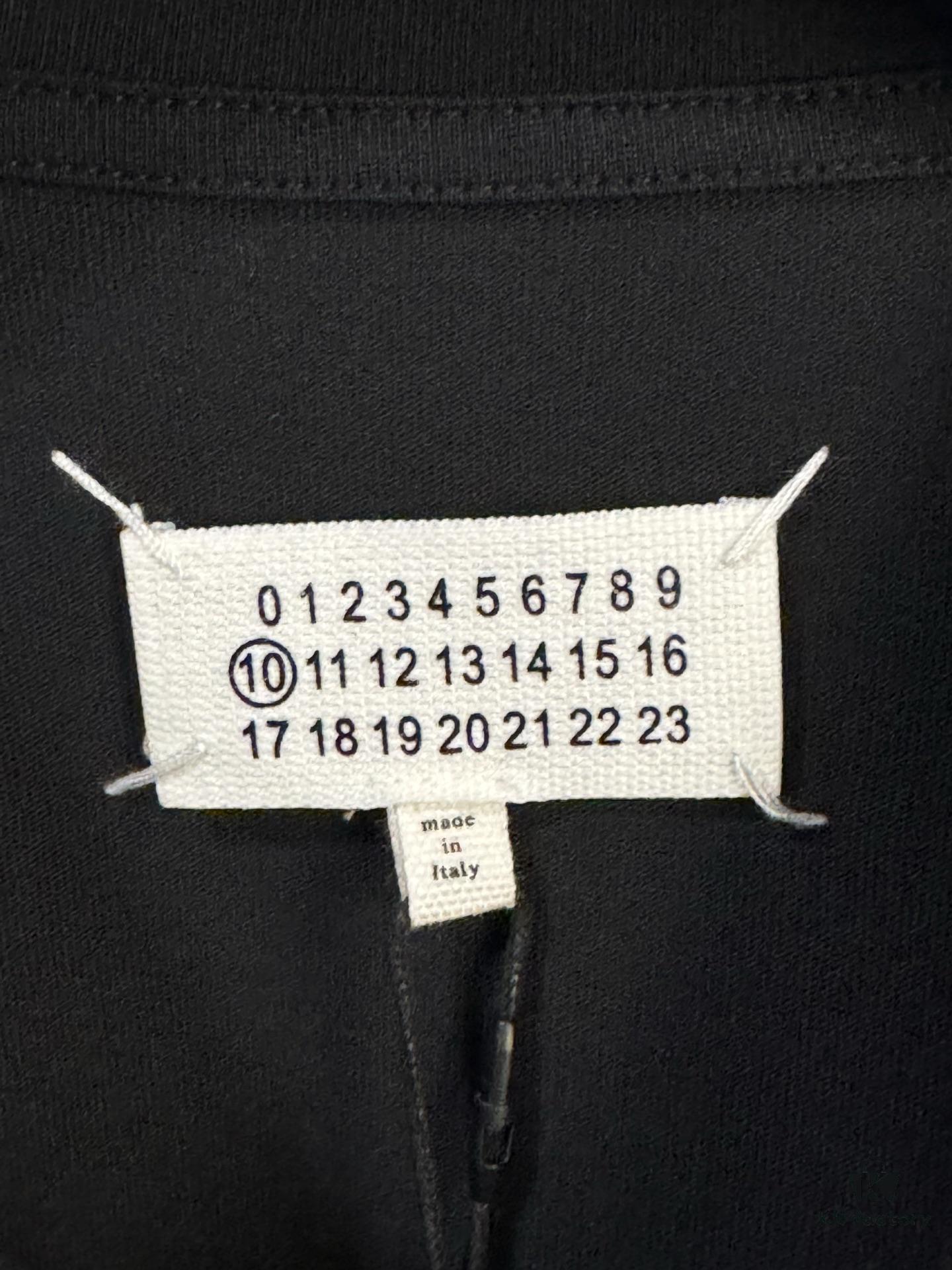 High-End Maison Margiela Cut-Out Short Sleeve T-Shirt