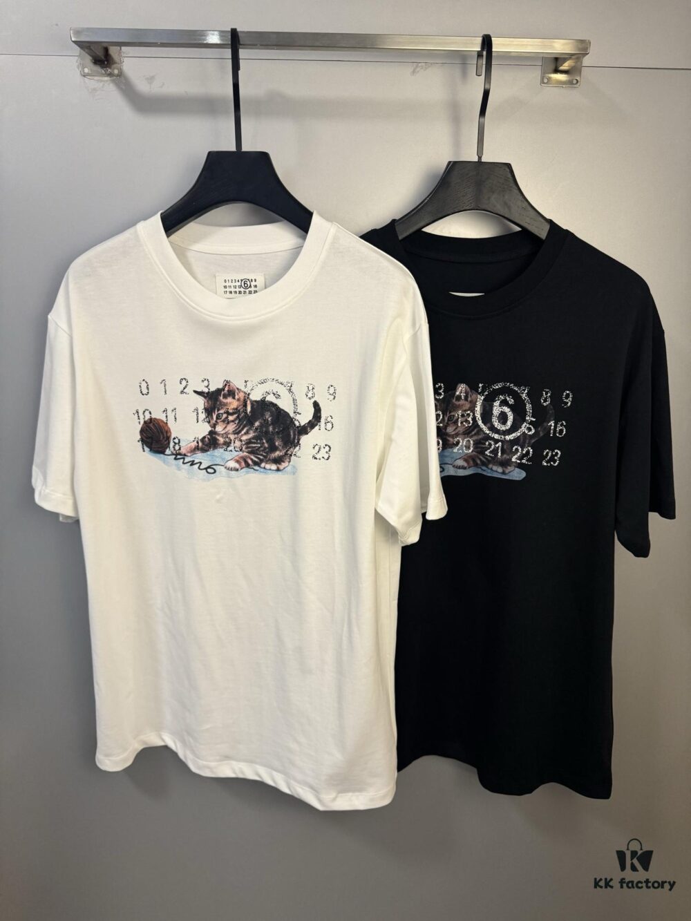 High-End Version Maison Margiela 2024 Cat Playing Ball Numeric Short Sleeve T-Shirt